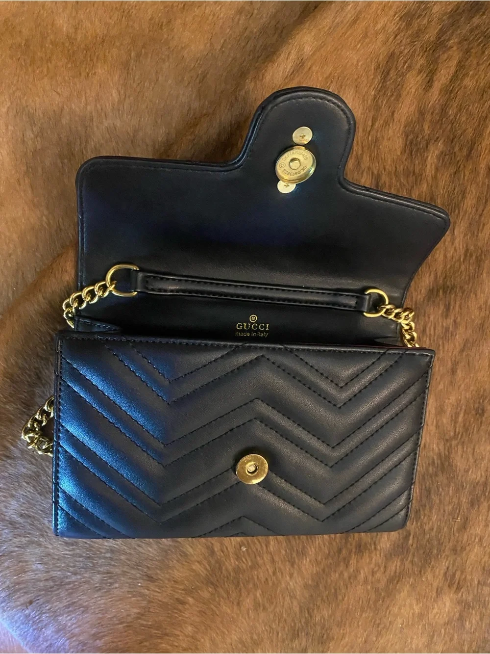 Gucci GG LogoBlack Matelassé Chevron Small Shoulder Bag with Gold Chain - Picture 4 of 5